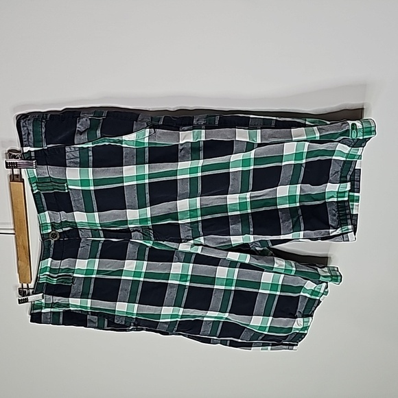Oakley 38" green and black plaid shorts - Picture 2 of 7